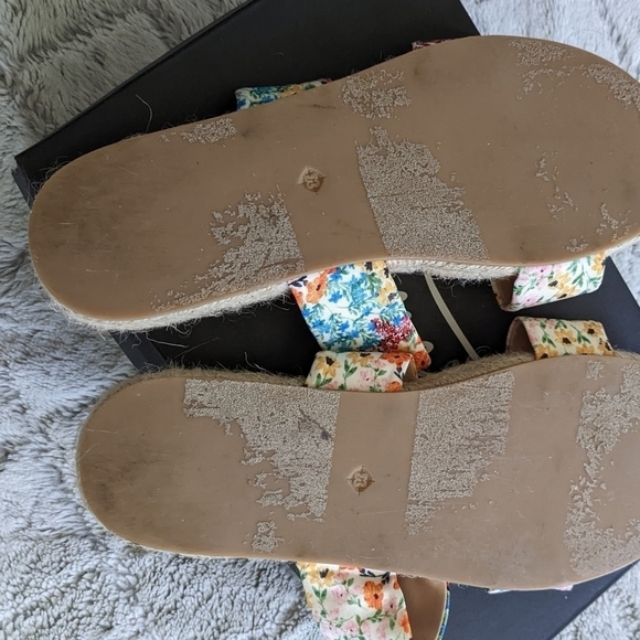 Nanette Lepore Ivory Floral Lilly Slip On Sandals 8.5 - Picture 4 of 4